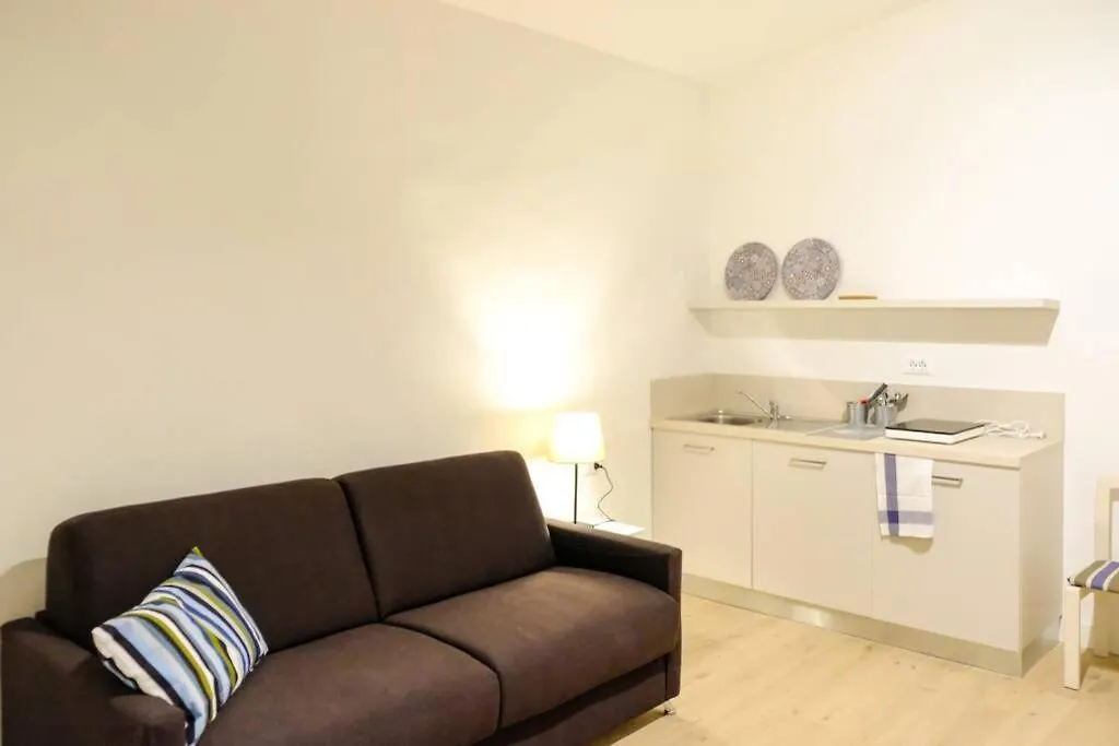 Splendid Two Room Suite location